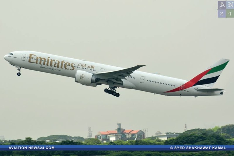 An Emirates Boeing 777-31H(ER) come and go from VGHS