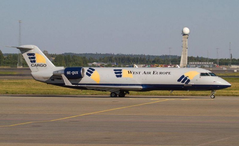 A Canadair CL-600-2B19 Regional Jet CRJ-200PF operated by West Air Sweden